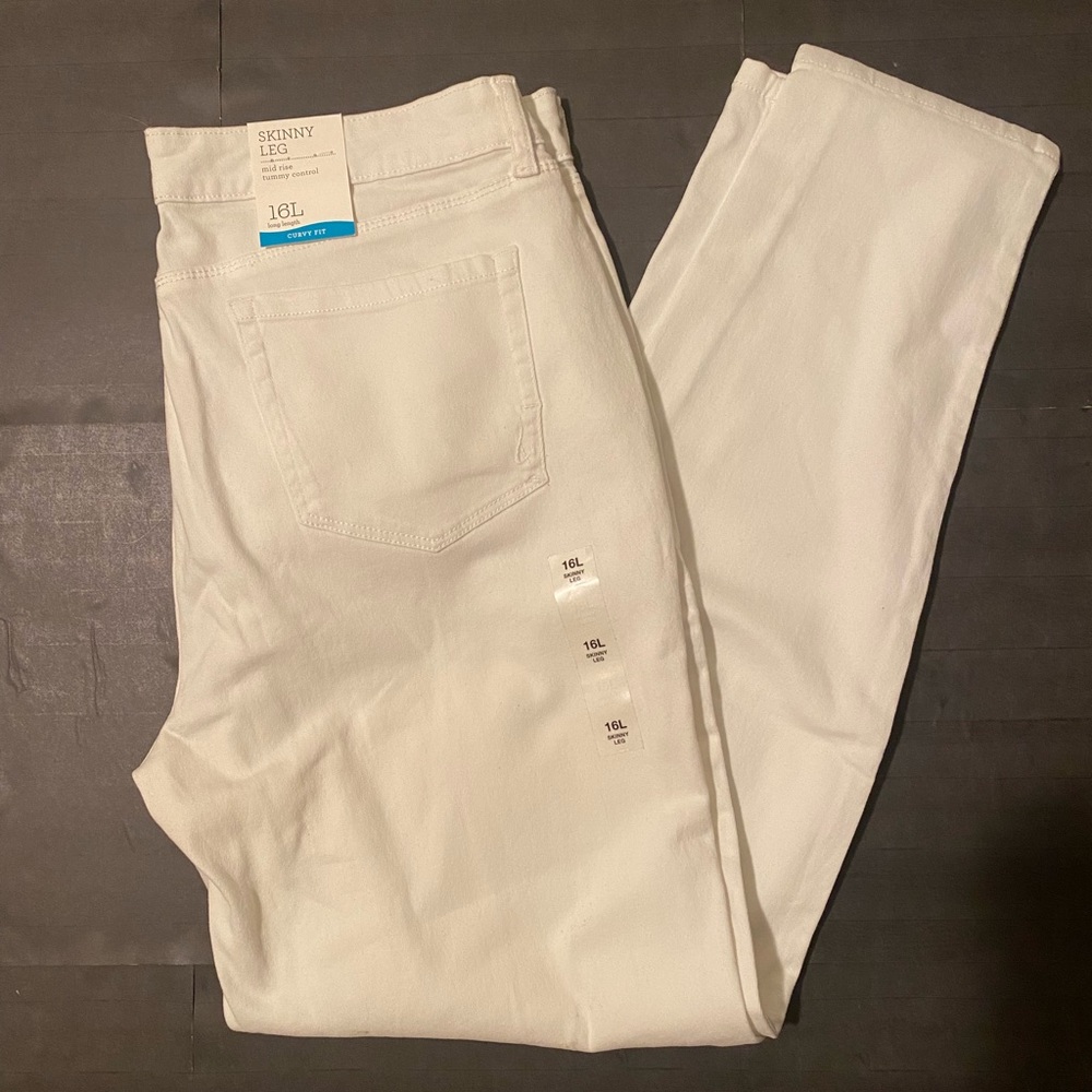 NWT Style & Co white skinny jeans